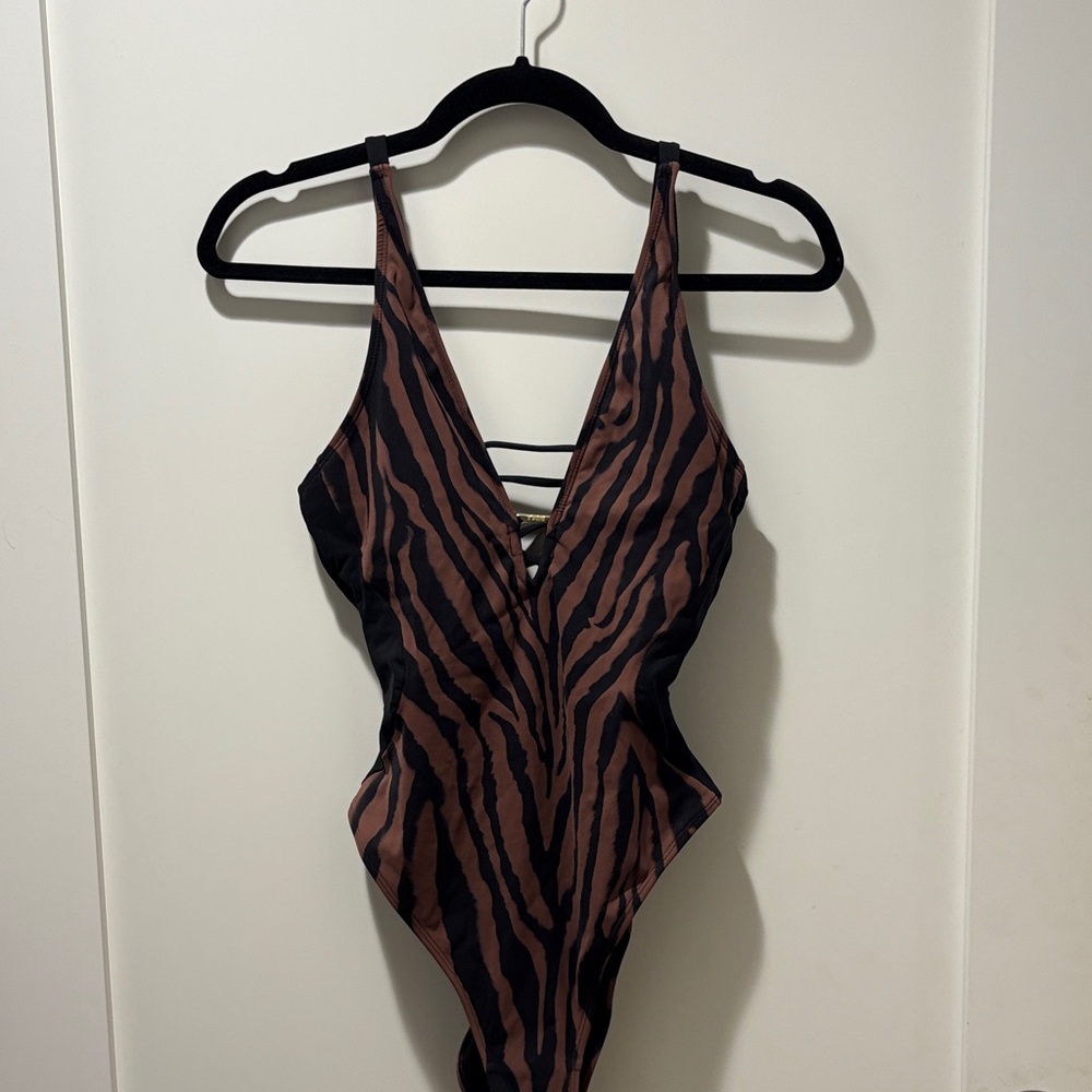 Elegant Zebra Print One Piece Swimsuit Hi Cut Plungey Triangle size M (R/L)